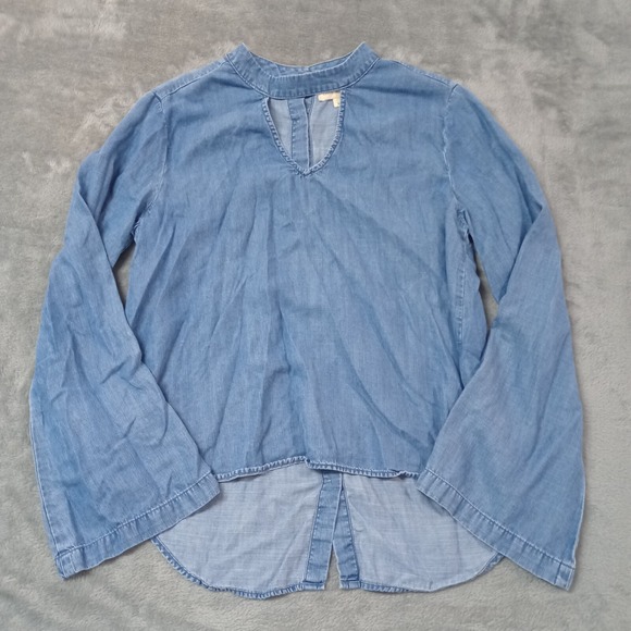 cloth & stone Tops - Cloth‎ & Stone Top Womens Size Large Blue Chambray Bell Sleeve Button Back